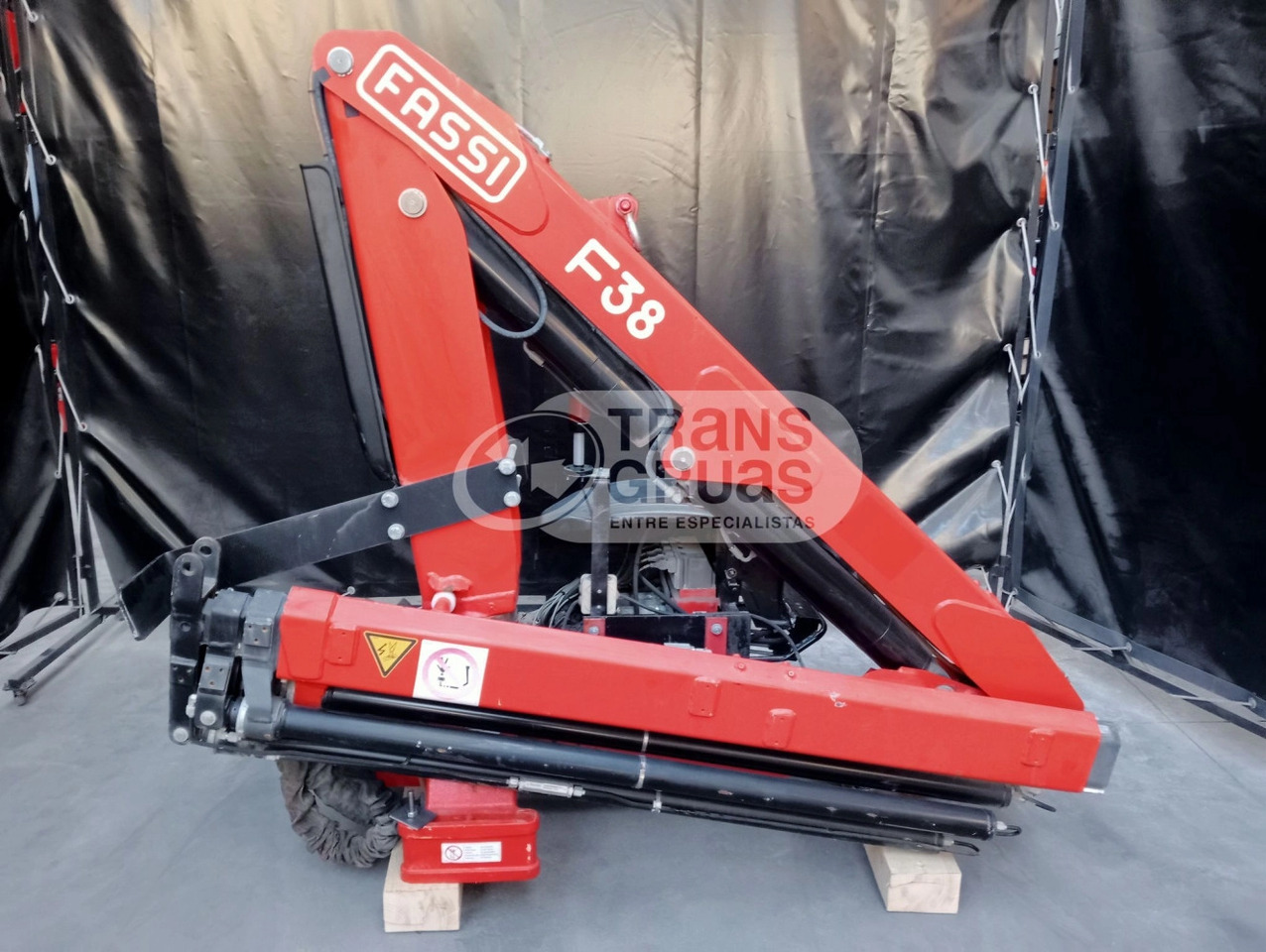 Grúa Fassi F38AF - Кран-маніпулятор в категорії Вантажівки: фото 1 Grúa Fassi F38AF - Кран-маніпулятор в категорії Вантажівки: фото 1