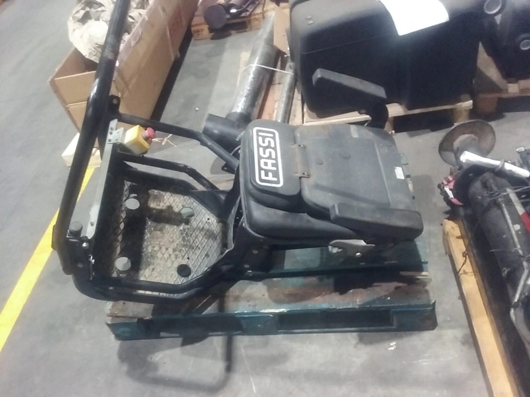 KIT ASIENTO EN COLUMNA FASSI - Сидіння в категорії Крани: фото 2 KIT ASIENTO EN COLUMNA FASSI - Сидіння в категорії Крани: фото 2