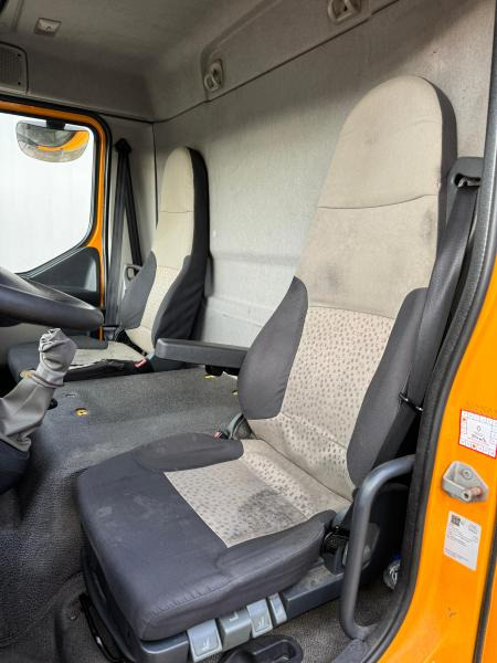 Renault Midlum 220 - Вантажівка з закритим кузовом: фото 4 Renault Midlum 220 - Вантажівка з закритим кузовом: фото 4