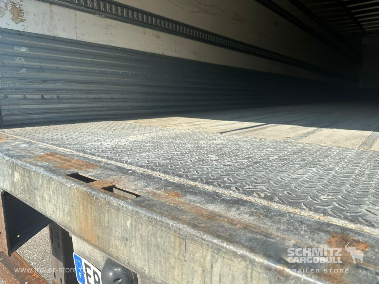 FRUEHAUF Dryfreight Standard Roller shutter door - Закритий кузов напівпричіп: фото 4 FRUEHAUF Dryfreight Standard Roller shutter door - Закритий кузов напівпричіп: фото 4