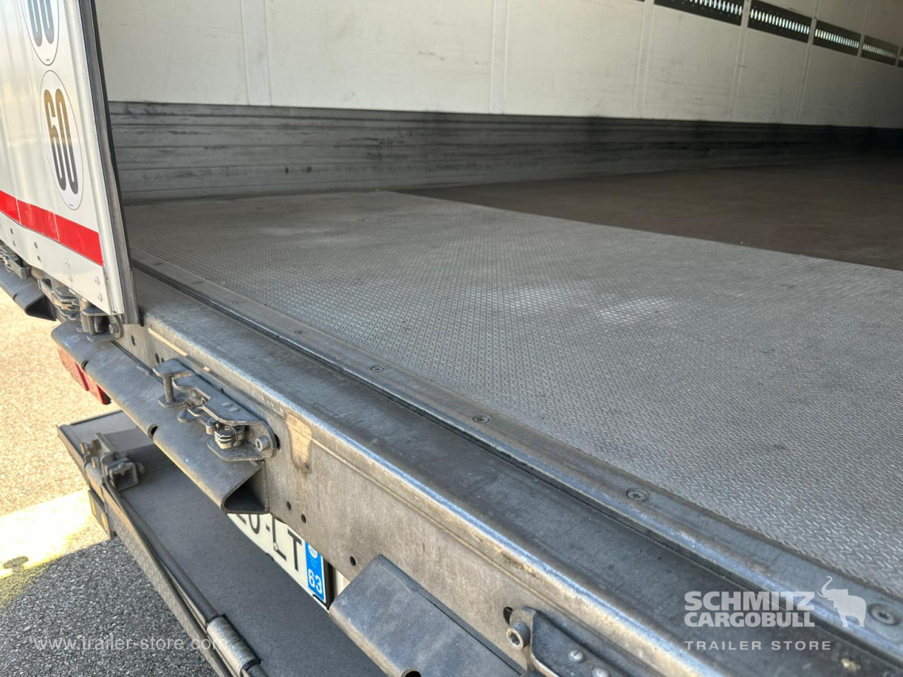 SCHMITZ Dryfreight Standard Taillift - Закритий кузов напівпричіп: фото 4 SCHMITZ Dryfreight Standard Taillift - Закритий кузов напівпричіп: фото 4