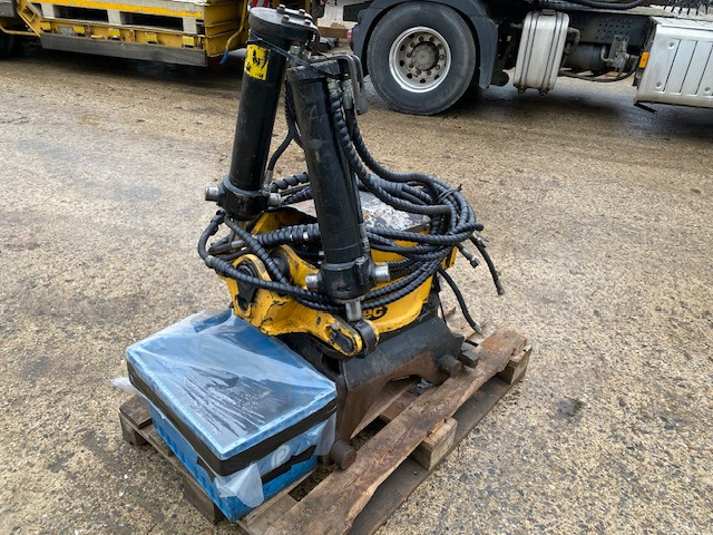 Engcon EC 20 - CW30EC - SS9SQ - Ohne TOP Parts - Тилтротатор: фото 1 Engcon EC 20 - CW30EC - SS9SQ - Ohne TOP Parts - Тилтротатор: фото 1