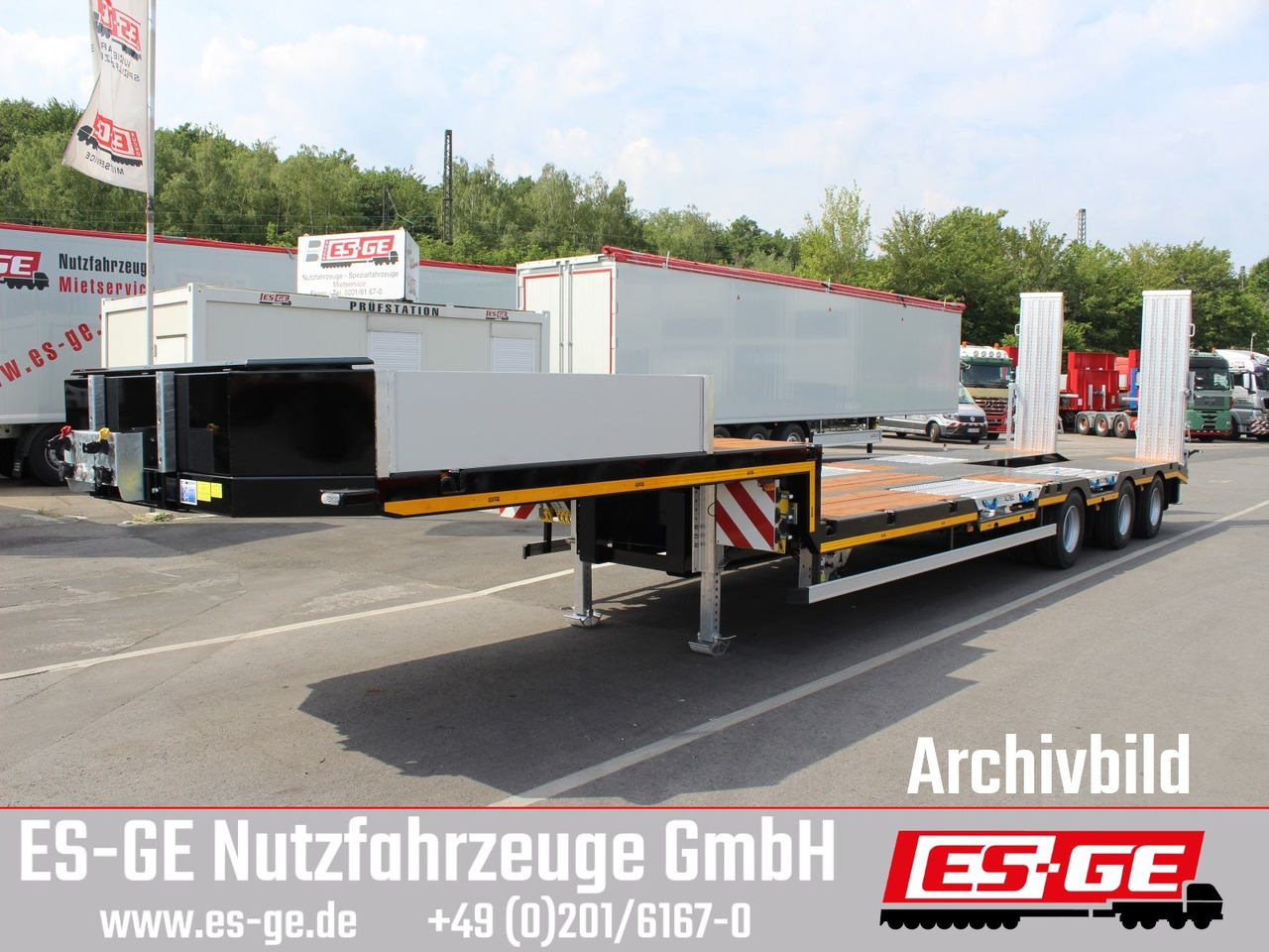 ES-GE 3-Achs-Satteltieflader mit Radmulden - Низькорамна платформа напівпричіп: фото 1 ES-GE 3-Achs-Satteltieflader mit Radmulden - Низькорамна платформа напівпричіп: фото 1