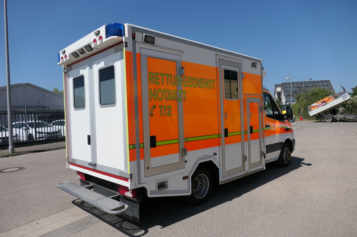 MERCEDES-BENZ Sprinter 519 CDI Klima Krankenwagen - Карета швидкої допомоги: фото 3 MERCEDES-BENZ Sprinter 519 CDI Klima Krankenwagen - Карета швидкої допомоги: фото 3