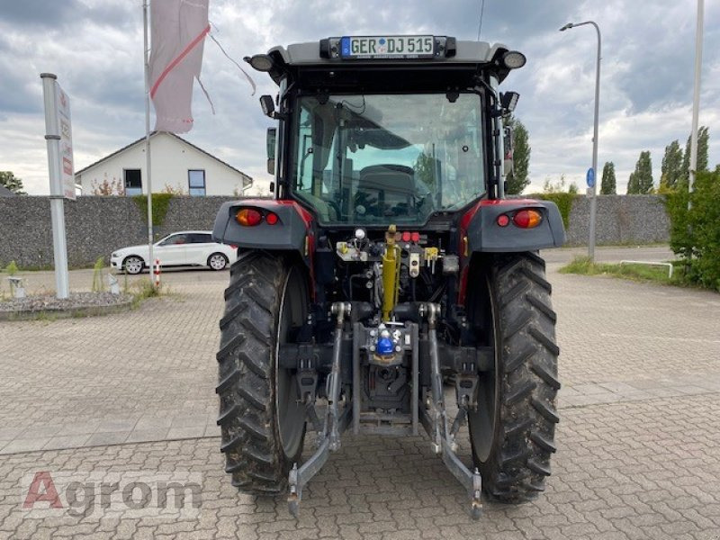 Massey Ferguson 5711 - Трактор: фото 4 Massey Ferguson 5711 - Трактор: фото 4
