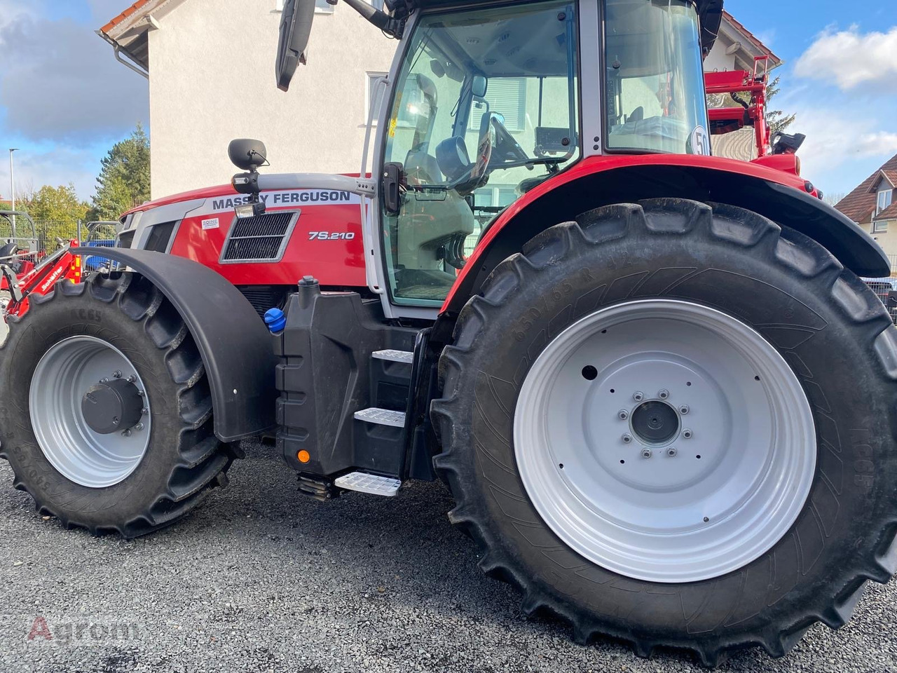 Massey Ferguson 7S.210 Dyna-VT EXCLUSIVE - Трактор: фото 5 Massey Ferguson 7S.210 Dyna-VT EXCLUSIVE - Трактор: фото 5