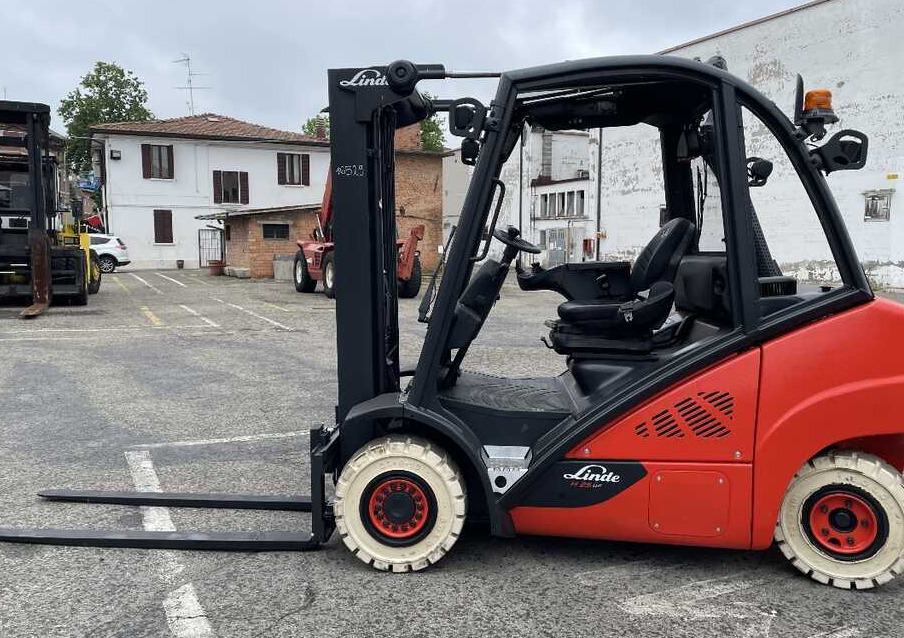 Linde H 25 D-02 - Дизельний навантажувач: фото 2 Linde H 25 D-02 - Дизельний навантажувач: фото 2