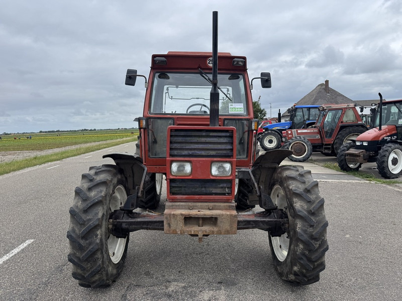 New Holland 100-90 DT - Трактор: фото 2 New Holland 100-90 DT - Трактор: фото 2