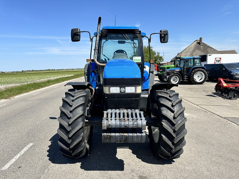 New Holland 8260 - Трактор: фото 3 New Holland 8260 - Трактор: фото 3