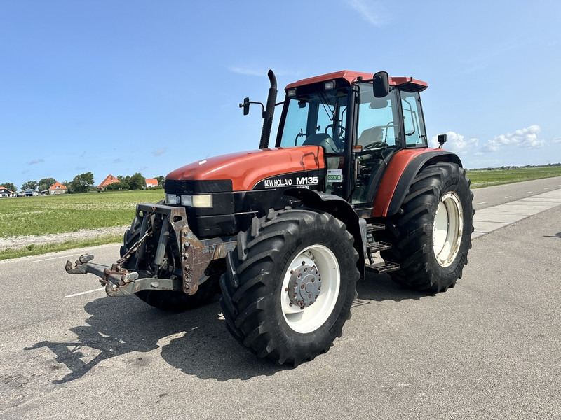 New Holland M135 - Трактор: фото 1 New Holland M135 - Трактор: фото 1