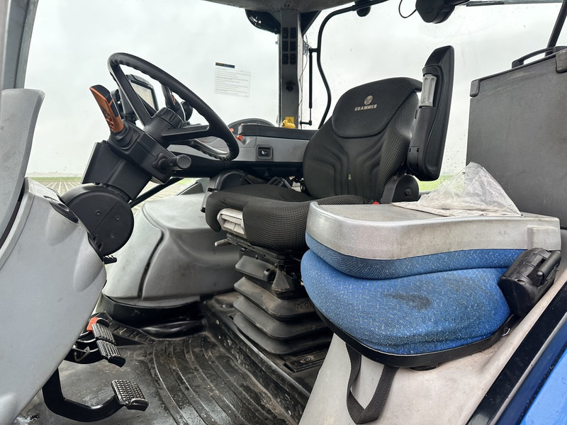 New Holland T7.210 - Трактор: фото 4 New Holland T7.210 - Трактор: фото 4