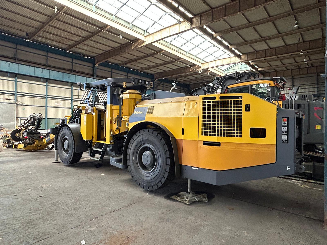 Atlas Copco (Epiroc) Boltec EC - Установка для горизонтального буріння: фото 1 Atlas Copco (Epiroc) Boltec EC - Установка для горизонтального буріння: фото 1