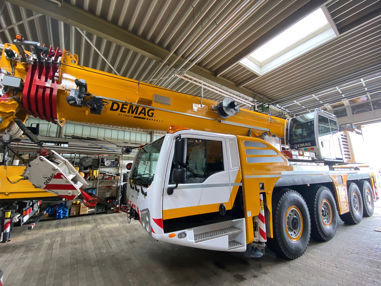 Demag AC 100-4L - Автокран: фото 2 Demag AC 100-4L - Автокран: фото 2