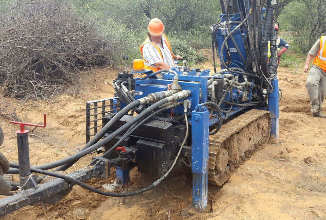 Hutte HBR 203 - Бурова установка: фото 1 Hutte HBR 203 - Бурова установка: фото 1