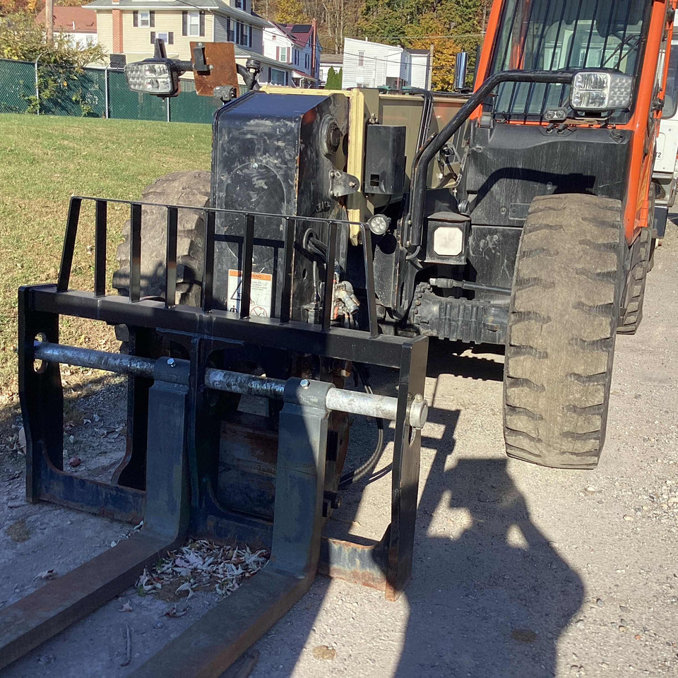 JLG 1732 - Телескопічний фронтальний навантажувач: фото 4 JLG 1732 - Телескопічний фронтальний навантажувач: фото 4