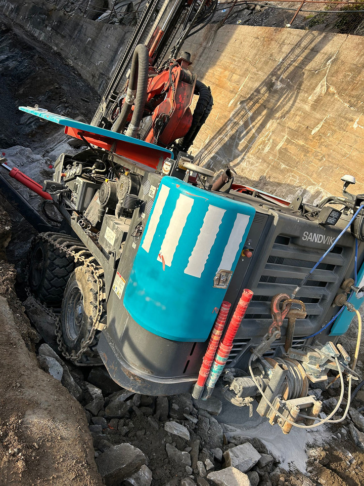 Sandvik Commando DC300Ri - Бурова установка: фото 1 Sandvik Commando DC300Ri - Бурова установка: фото 1