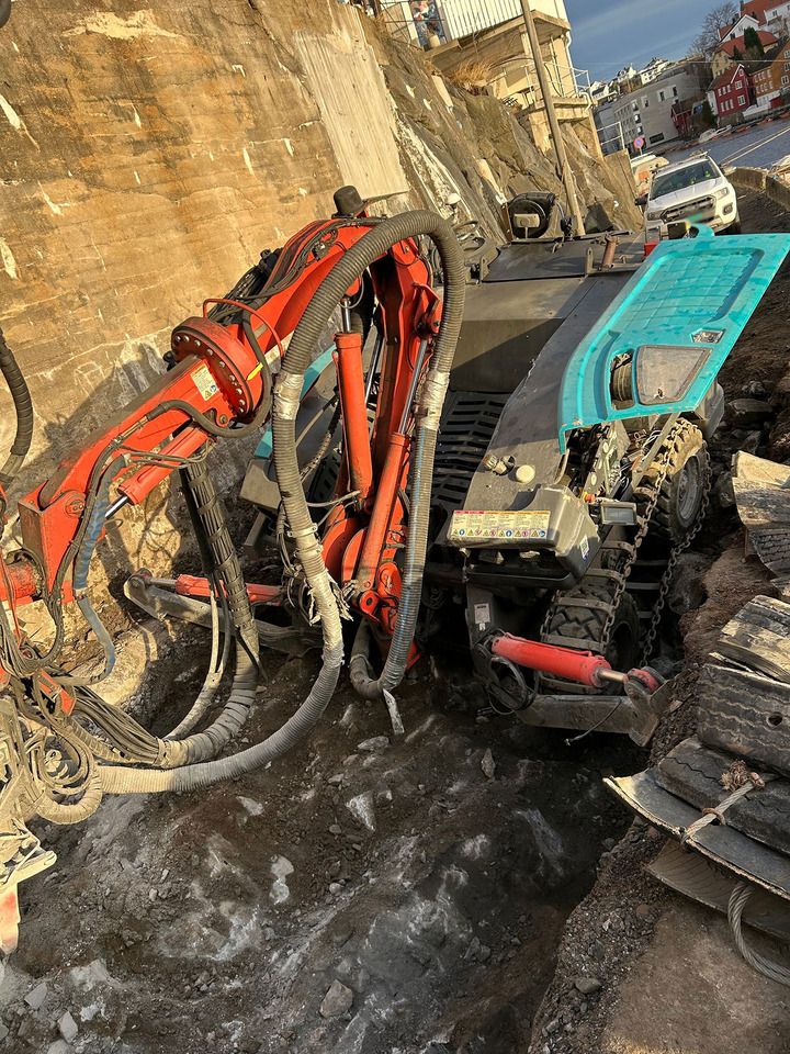 Sandvik Commando DC300Ri - Бурова установка: фото 4 Sandvik Commando DC300Ri - Бурова установка: фото 4