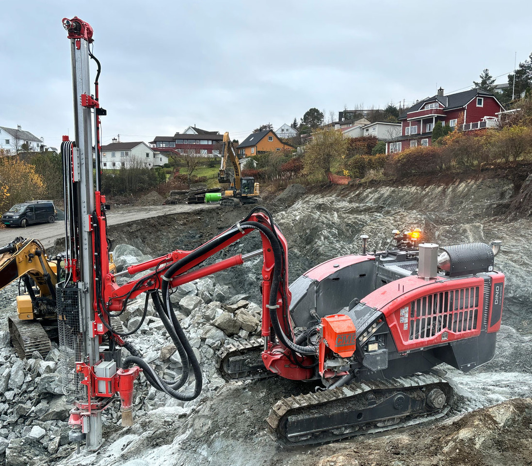 Sandvik Dino DC420Ri S5 - Бурова установка: фото 2 Sandvik Dino DC420Ri S5 - Бурова установка: фото 2