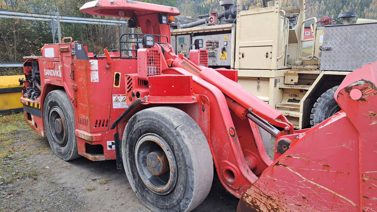 Sandvik LH202 - Гірничодобувна техніка: фото 1 Sandvik LH202 - Гірничодобувна техніка: фото 1