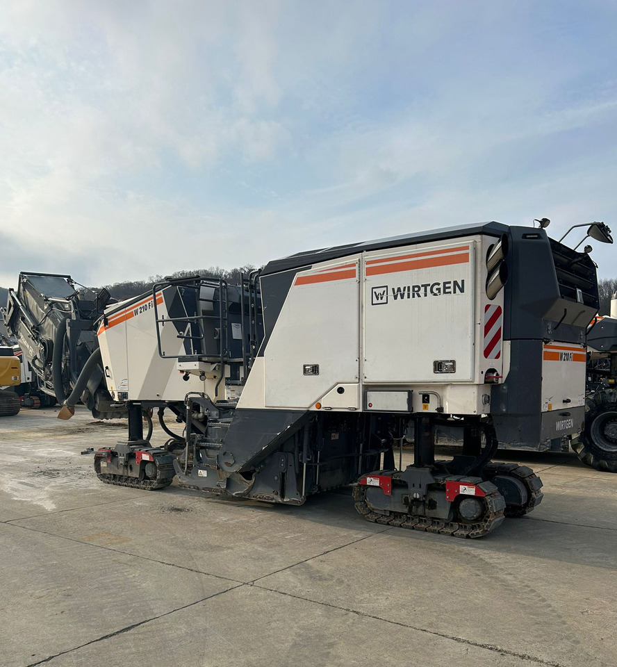 Wirtgen W 210 FI - Асфальтоукладач: фото 1 Wirtgen W 210 FI - Асфальтоукладач: фото 1