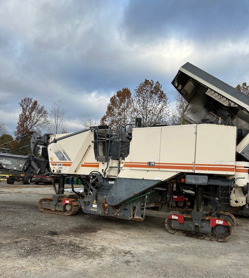 Wirtgen W 210 i - Дорожня фреза: фото 1 Wirtgen W 210 i - Дорожня фреза: фото 1