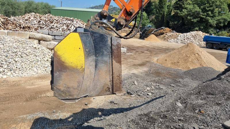 REMU POUR PELLE 15T - Cортувальний ківш в категорії Будівельна техніка: фото 2 REMU POUR PELLE 15T - Cортувальний ківш в категорії Будівельна техніка: фото 2