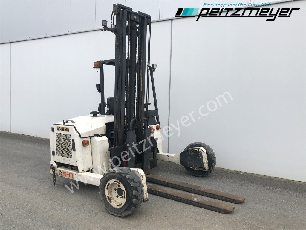 Moffett Mitnahmestapler M 2003 STM Allrad, UVV in 09/25 neu - Мобільний вилковий навантажувач: фото 2 Moffett Mitnahmestapler M 2003 STM Allrad, UVV in 09/25 neu - Мобільний вилковий навантажувач: фото 2