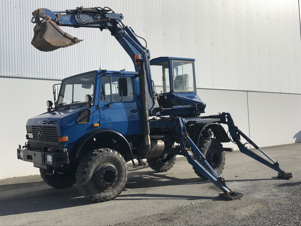 Вантажівка з маніпулятором Unimog U 2150 L Schaeff Bagger AT 16 Tele: фото 1