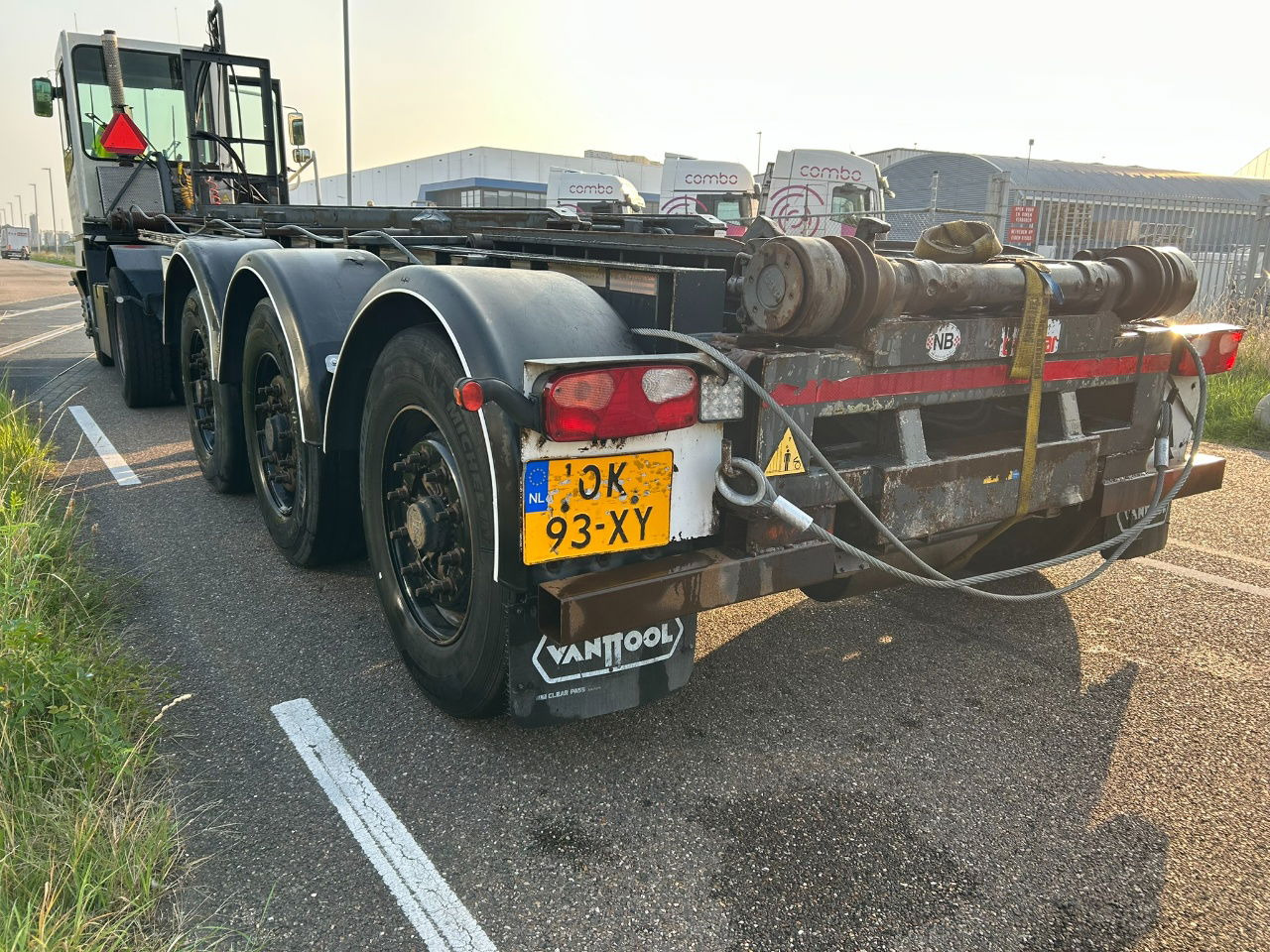 Diversen Cable system 90 tipping / disc brakes bpw / lifting axle / remote control - Контейнеровоз/ Змінний кузов напівпричіп: фото 4 Diversen Cable system 90 tipping / disc brakes bpw / lifting axle / remote control - Контейнеровоз/ Змінний кузов напівпричіп: фото 4