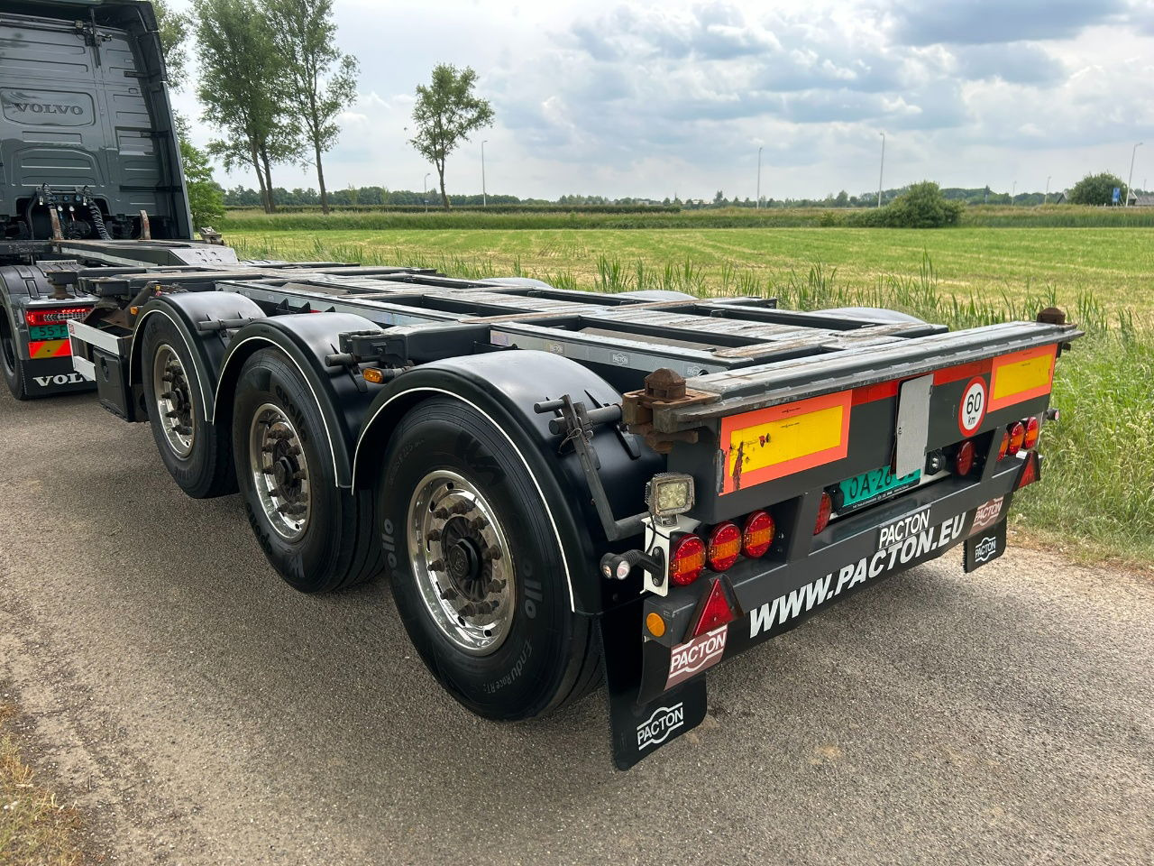 Pacton ET3 / Bpw Disc / Lifting axle / 2x20/30/40/45 ft hc / Tyres 80 / Tuf 3-20 - Контейнеровоз/ Змінний кузов напівпричіп: фото 4 Pacton ET3 / Bpw Disc / Lifting axle / 2x20/30/40/45 ft hc / Tyres 80 / Tuf 3-20 - Контейнеровоз/ Змінний кузов напівпричіп: фото 4