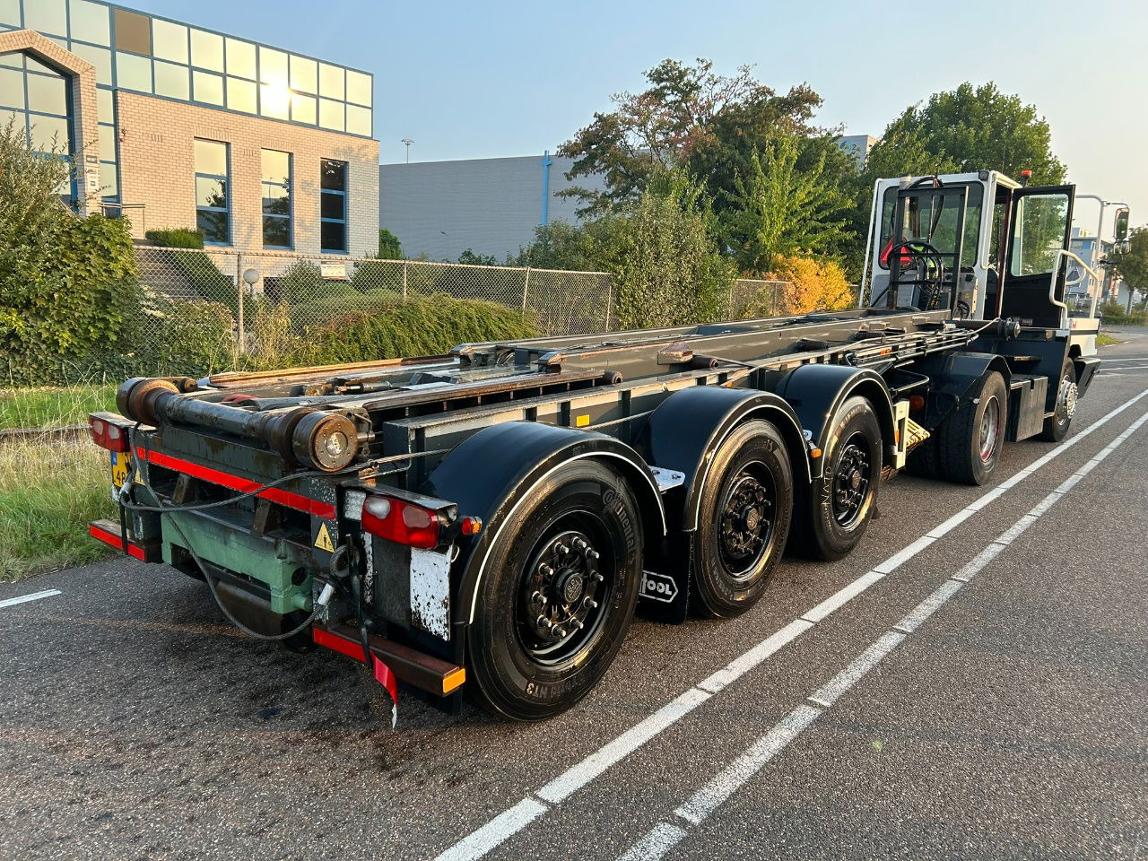 Van Hool Cable system 90 tipping / disc brakes bpw / lifting axle / remote control - Контейнеровоз/ Змінний кузов напівпричіп: фото 2 Van Hool Cable system 90 tipping / disc brakes bpw / lifting axle / remote control - Контейнеровоз/ Змінний кузов напівпричіп: фото 2