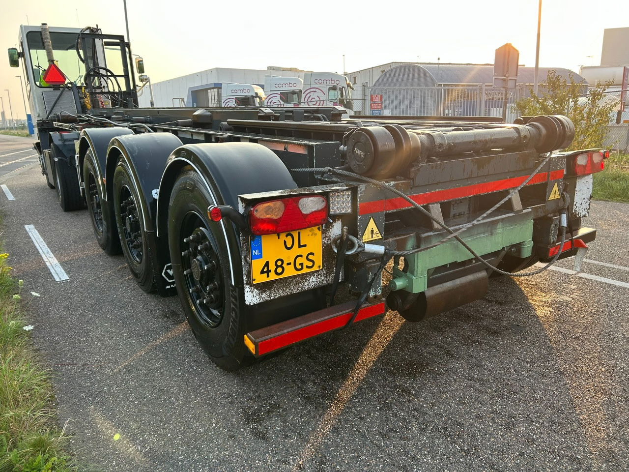 Van Hool Cable system 90 tipping / disc brakes bpw / lifting axle / remote control - Контейнеровоз/ Змінний кузов напівпричіп: фото 3 Van Hool Cable system 90 tipping / disc brakes bpw / lifting axle / remote control - Контейнеровоз/ Змінний кузов напівпричіп: фото 3