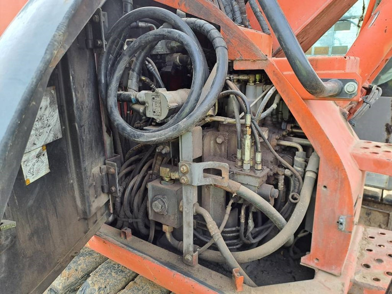 Гусеничний екскаватор Hitachi ZX135US: фото 17 Гусеничний екскаватор Hitachi ZX135US: фото 17