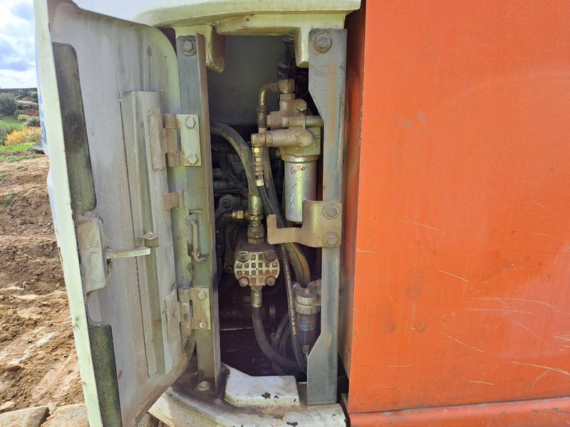 Гусеничний екскаватор Hitachi ZX135US: фото 16 Гусеничний екскаватор Hitachi ZX135US: фото 16