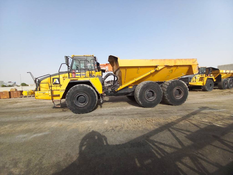 Komatsu HM400-3R (4 pcs available in Abu Dhabi) - Шарнірний самоскид: фото 1 Komatsu HM400-3R (4 pcs available in Abu Dhabi) - Шарнірний самоскид: фото 1