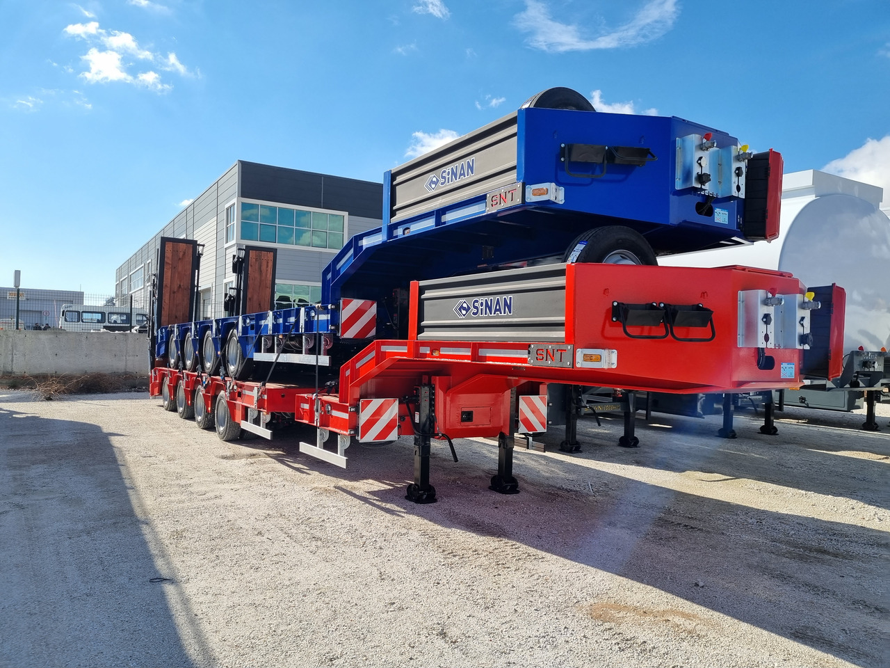 Sinan Tanker Lowbed - Низькорамна платформа напівпричіп: фото 1 Sinan Tanker Lowbed - Низькорамна платформа напівпричіп: фото 1