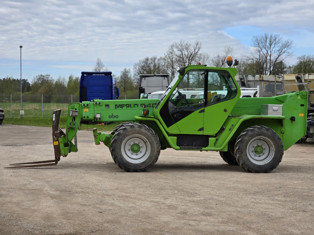 MERLO P40.14 K - Телескопічний фронтальний навантажувач: фото 1 MERLO P40.14 K - Телескопічний фронтальний навантажувач: фото 1