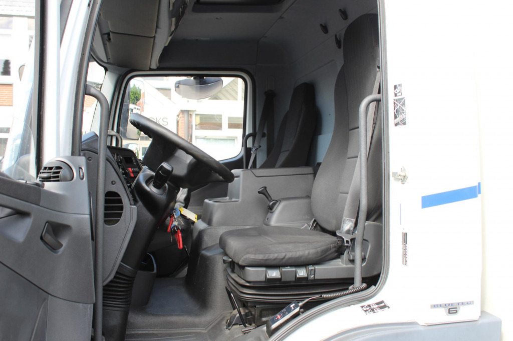 Mercedes-Benz Atego 1221 E6 Koffer Klima LDW Schalter LBW - Вантажівка з закритим кузовом: фото 5 Mercedes-Benz Atego 1221 E6 Koffer Klima LDW Schalter LBW - Вантажівка з закритим кузовом: фото 5