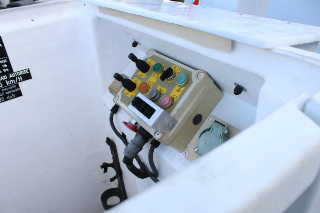 Renault Master Comilev 100TF1 10m Klima nur 167h HU-UVV - Автовишка: фото 3 Renault Master Comilev 100TF1 10m Klima nur 167h HU-UVV - Автовишка: фото 3