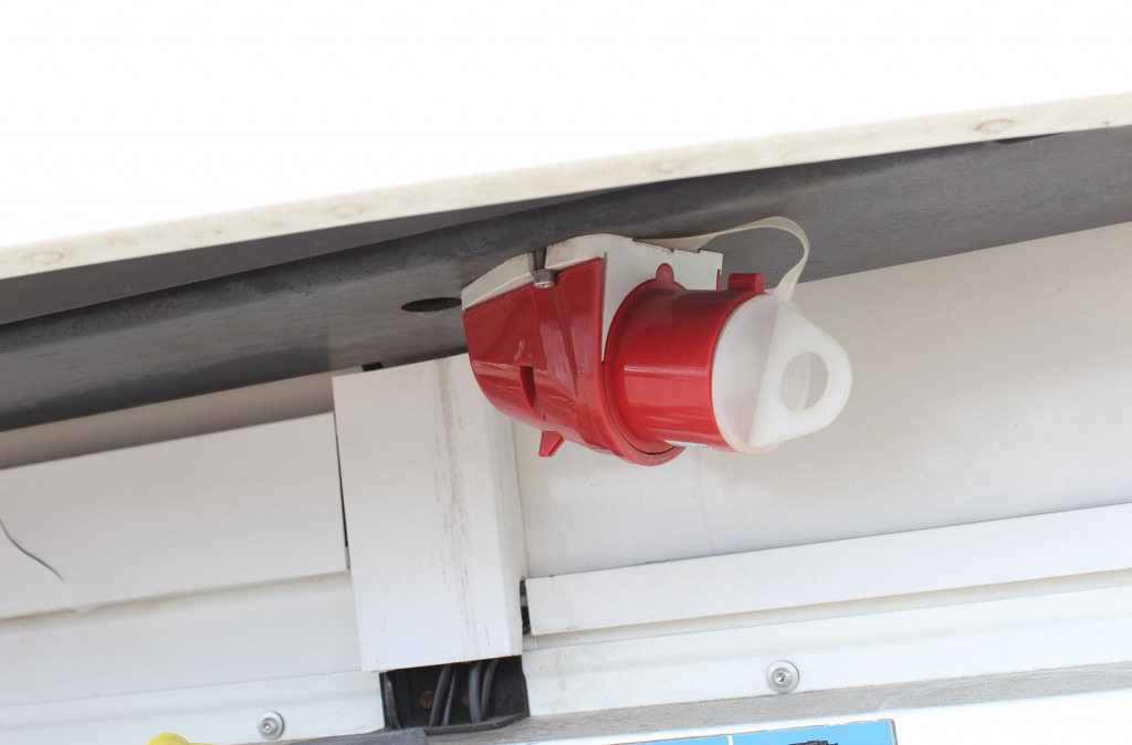 SCHMITZ Bi-Multi-Temp. TW Rolltor Lenkachse Rent-Miete - Рефрижератор напівпричіп: фото 5 SCHMITZ Bi-Multi-Temp. TW Rolltor Lenkachse Rent-Miete - Рефрижератор напівпричіп: фото 5