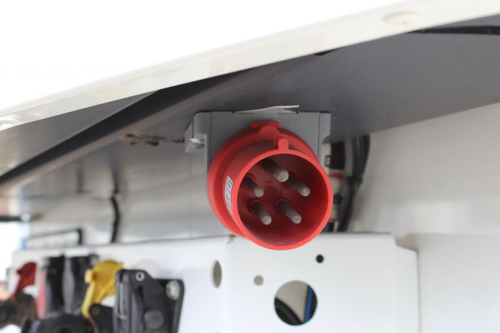 SCHMITZ Blumenbreite TW LBW Lenkachse Rent-Miete - Рефрижератор напівпричіп: фото 4 SCHMITZ Blumenbreite TW LBW Lenkachse Rent-Miete - Рефрижератор напівпричіп: фото 4