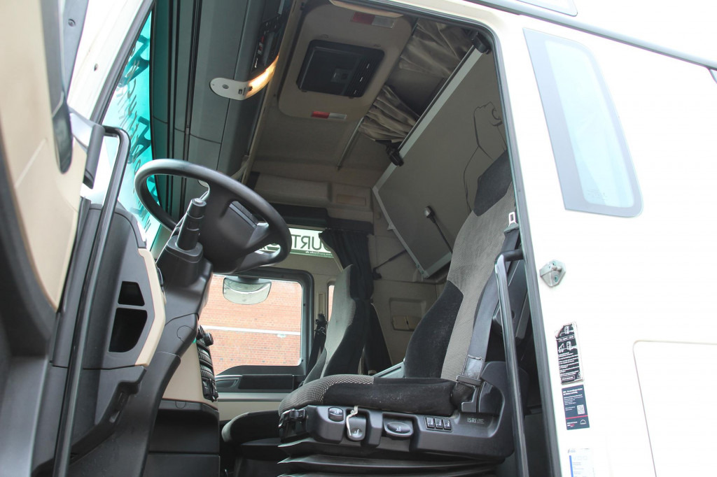 Interior photo 2: Тягач MAN TGX 18.500 XXL Standklima Navi Xenon Retarder Interior photo 2: Тягач MAN TGX 18.500 XXL Standklima Navi Xenon Retarder