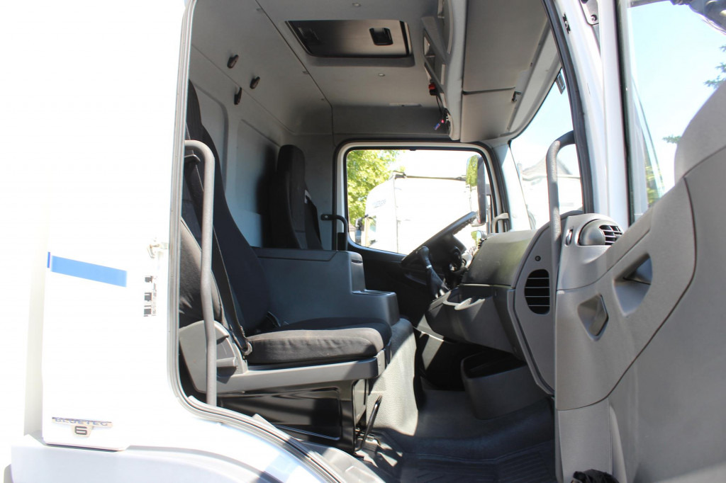 Mercedes-Benz Atego 1221 E6 Koffer Klima LDW Schalter LBW - Вантажівка: фото 5 Mercedes-Benz Atego 1221 E6 Koffer Klima LDW Schalter LBW - Вантажівка: фото 5
