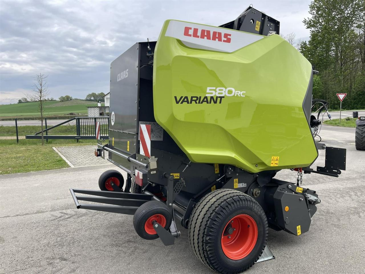 CLAAS neuwertige Rundballenpresse Variant 580 RC Pro, ca. 1003 Ballen, Bj. 2023 - Прес-підбирач рулонний: фото 5 CLAAS neuwertige Rundballenpresse Variant 580 RC Pro, ca. 1003 Ballen, Bj. 2023 - Прес-підбирач рулонний: фото 5