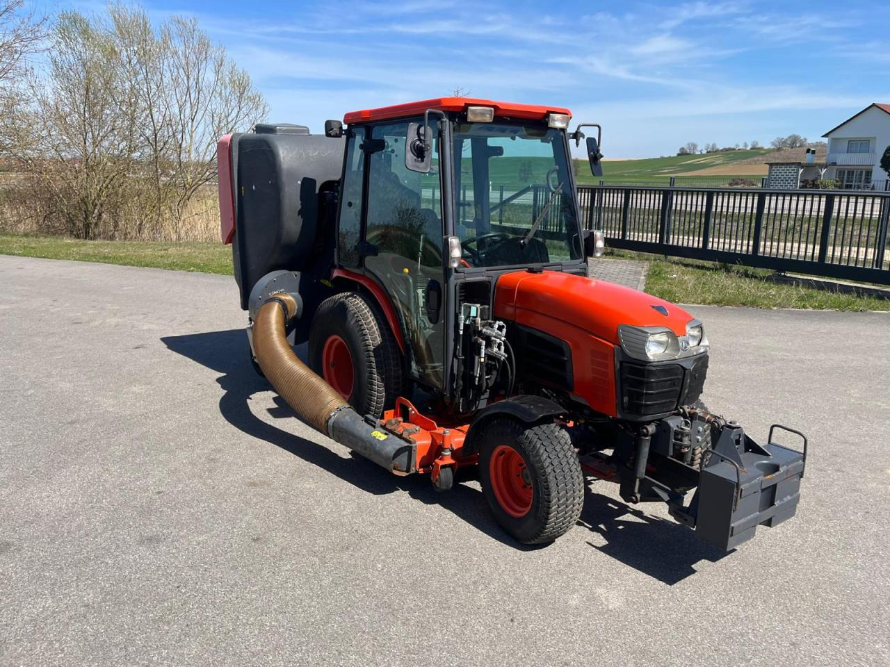 Kubota B3030 Rasenmäher mit Grüngutbehälter, Hochentlader - Газонокосарка: фото 5 Kubota B3030 Rasenmäher mit Grüngutbehälter, Hochentlader - Газонокосарка: фото 5