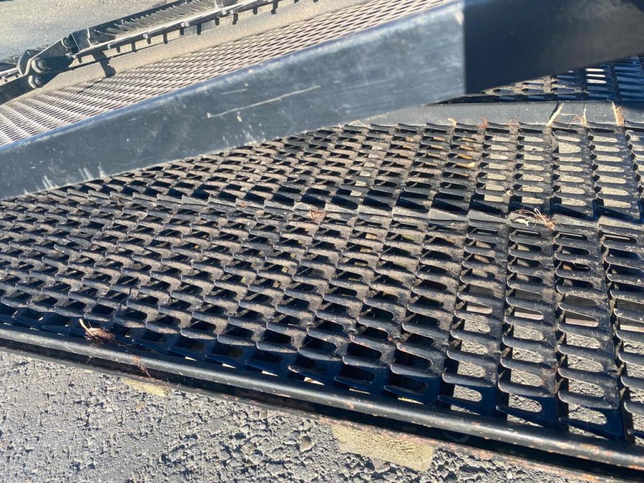 New Holland Maisausrüstung, Korb und Siebe für NH Mähdrescher TC 5.80 5080 5070 - Навісне обладнання для комбайна: фото 4 New Holland Maisausrüstung, Korb und Siebe für NH Mähdrescher TC 5.80 5080 5070 - Навісне обладнання для комбайна: фото 4