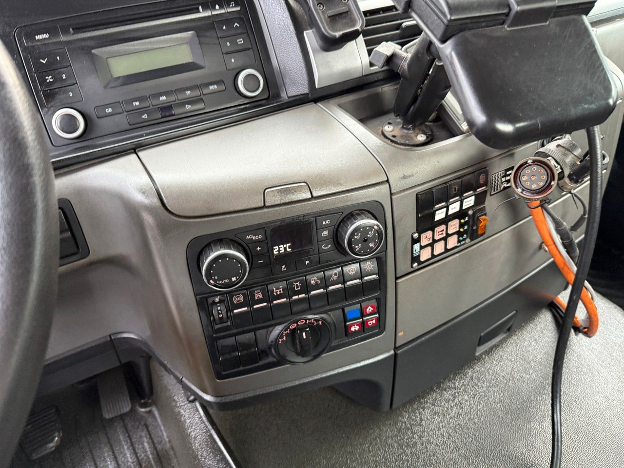 MAN TGS 18.360 4x4 Winterdienst Meiller Abroller - Гаковий мультиліфт вантажівка: фото 5 MAN TGS 18.360 4x4 Winterdienst Meiller Abroller - Гаковий мультиліфт вантажівка: фото 5