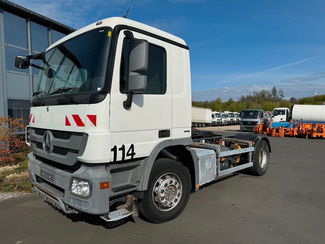 Mercedes-Benz Actros 1832 MP 3 Mercedes-Benz Actros 1832 MP 3 - Вантажівка шасі: фото 1 Mercedes-Benz Actros 1832 MP 3 Mercedes-Benz Actros 1832 MP 3 - Вантажівка шасі: фото 1