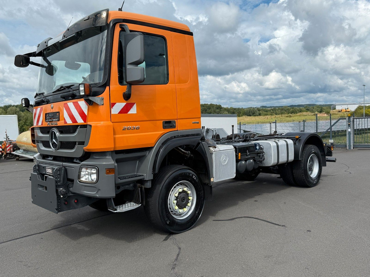 Mercedes-Benz Actros 2036 4x4 Dautelwechselsystem Winterdienst - Вантажівка шасі: фото 1 Mercedes-Benz Actros 2036 4x4 Dautelwechselsystem Winterdienst - Вантажівка шасі: фото 1