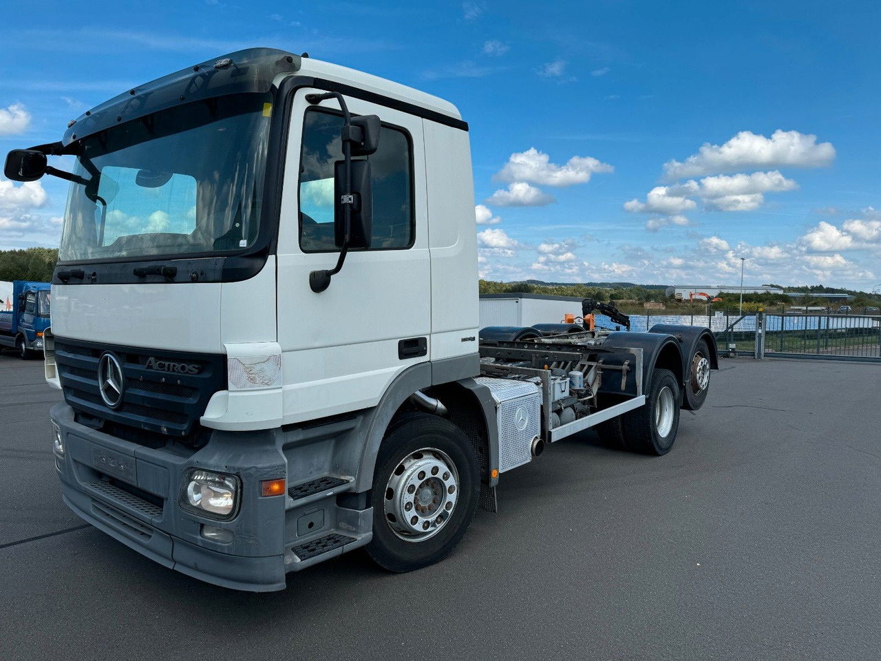Mercedes-Benz Actros 2532 6x2 Fahrgestell Liftachse Lenkachse Mercedes-Benz Actros 2532 6x2 Fahrgestell Liftachse Lenkachse - Вантажівка шасі: фото 1 Mercedes-Benz Actros 2532 6x2 Fahrgestell Liftachse Lenkachse Mercedes-Benz Actros 2532 6x2 Fahrgestell Liftachse Lenkachse - Вантажівка шасі: фото 1